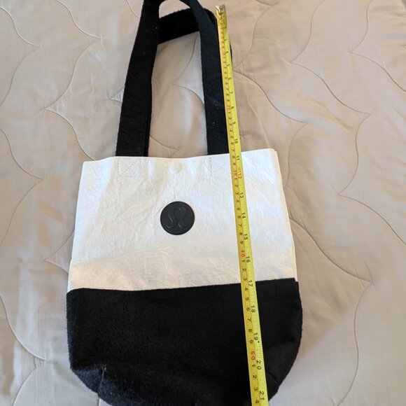 Lululemon Small Reusable Bag - Picture 6 of 7